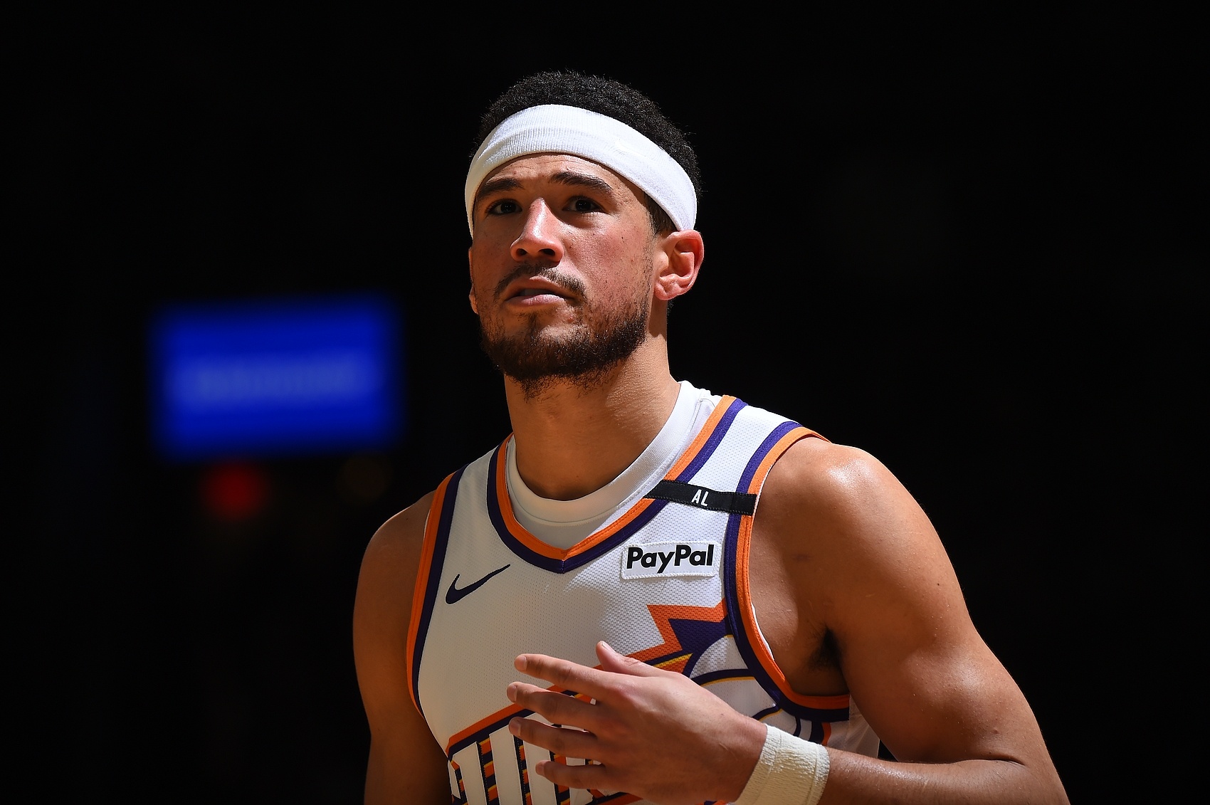 开云app-太阳队史新标杆：官方发布布克生涯高光进球集锦，70分之夜与绝杀时刻璀璨呈现