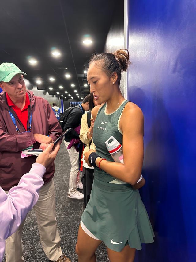 张奔斗：我在凌晨两点半的球员通道采访郑钦文